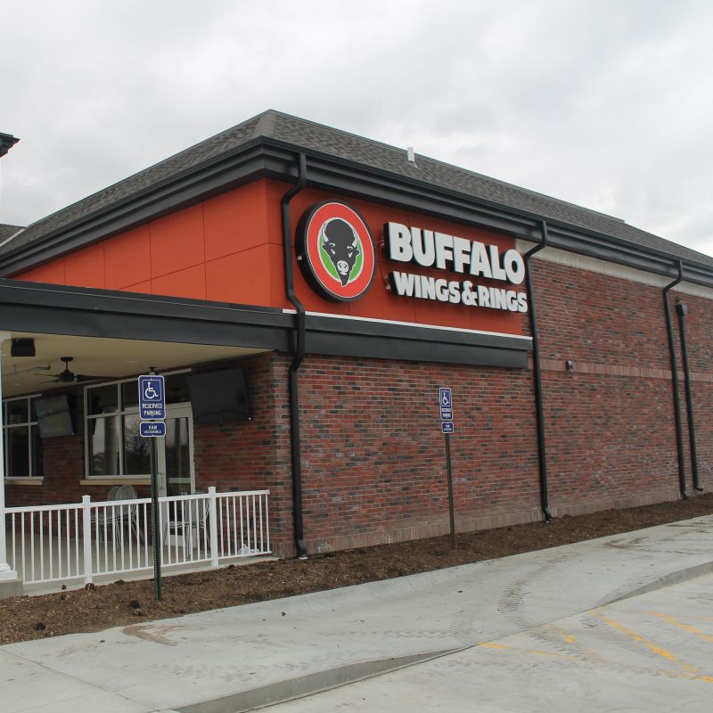 Buffalo Wings & Rings adds sporty restaurant to Williamsburg Village scene Thumbnail Image