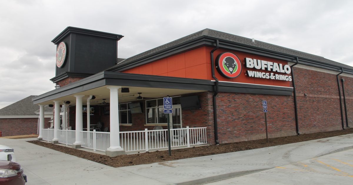 Buffalo Wings & Rings adds sporty restaurant to Williamsburg Village scene | News | Hampton